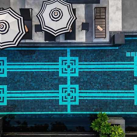 Moevenpick Hotel Sukhumvit 15 Banguecoque Exterior foto The pool at the Standard East Village