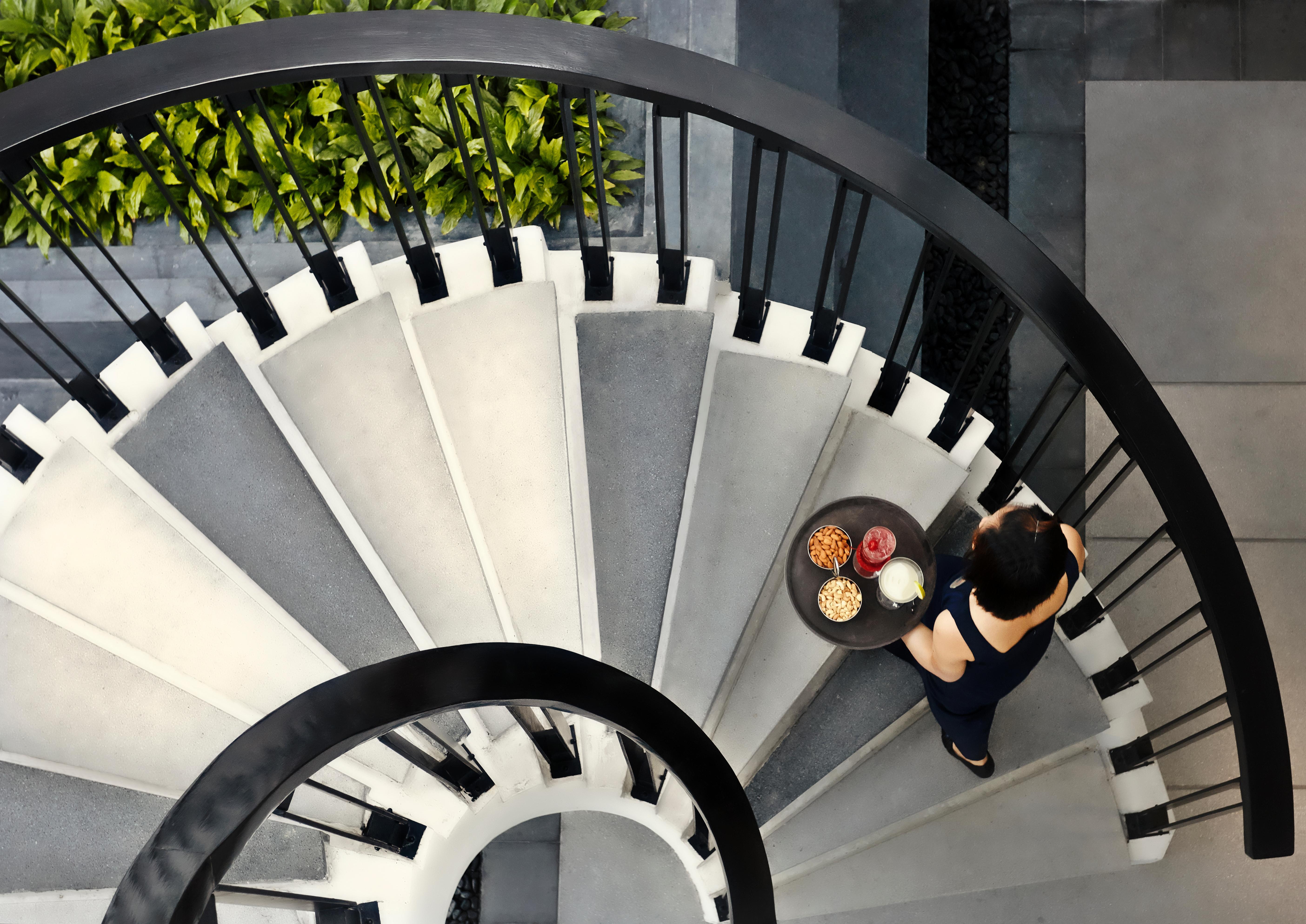 Moevenpick Hotel Sukhumvit 15 Banguecoque Exterior foto The spiral staircase