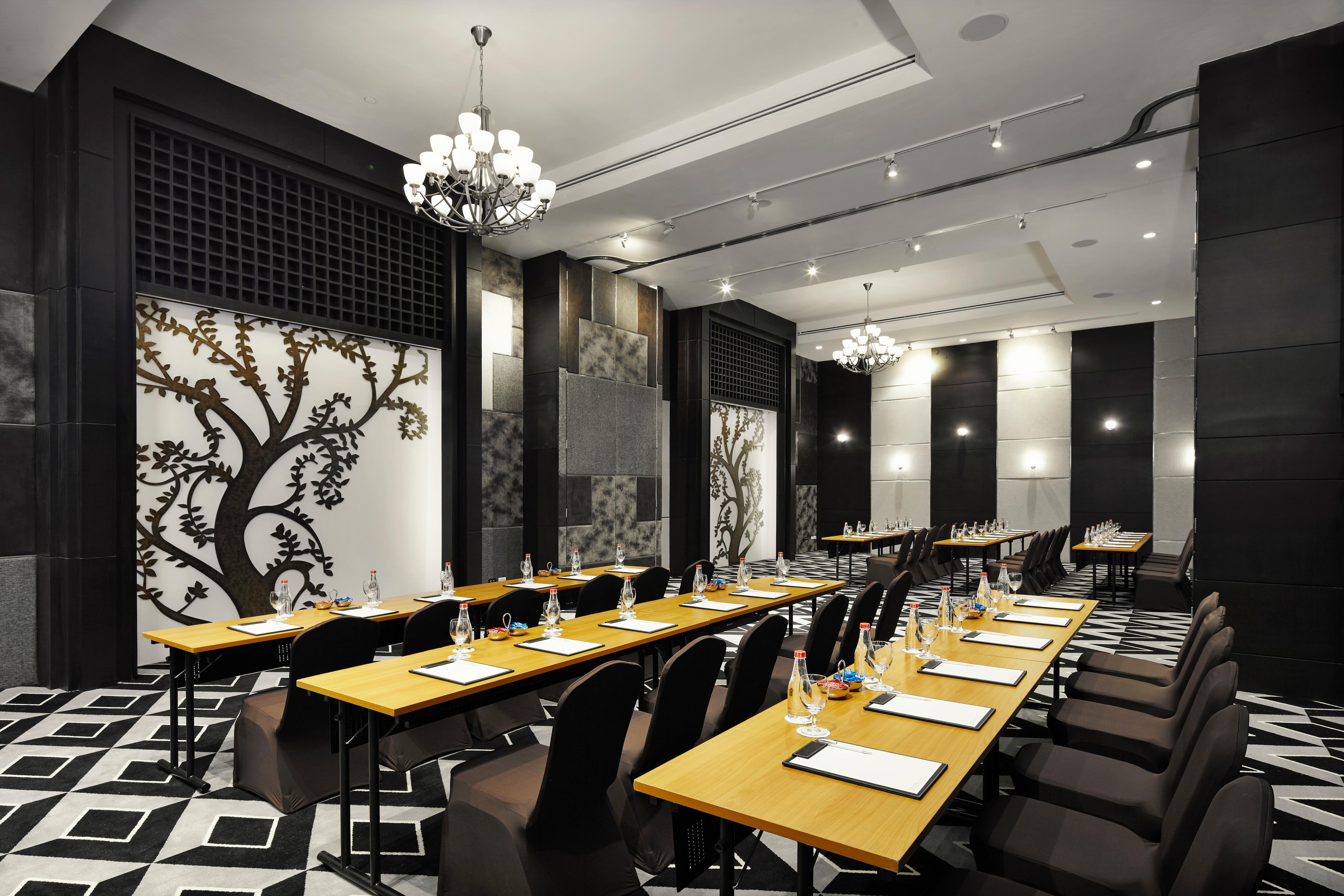 Moevenpick Hotel Sukhumvit 15 Banguecoque Exterior foto Meeting room