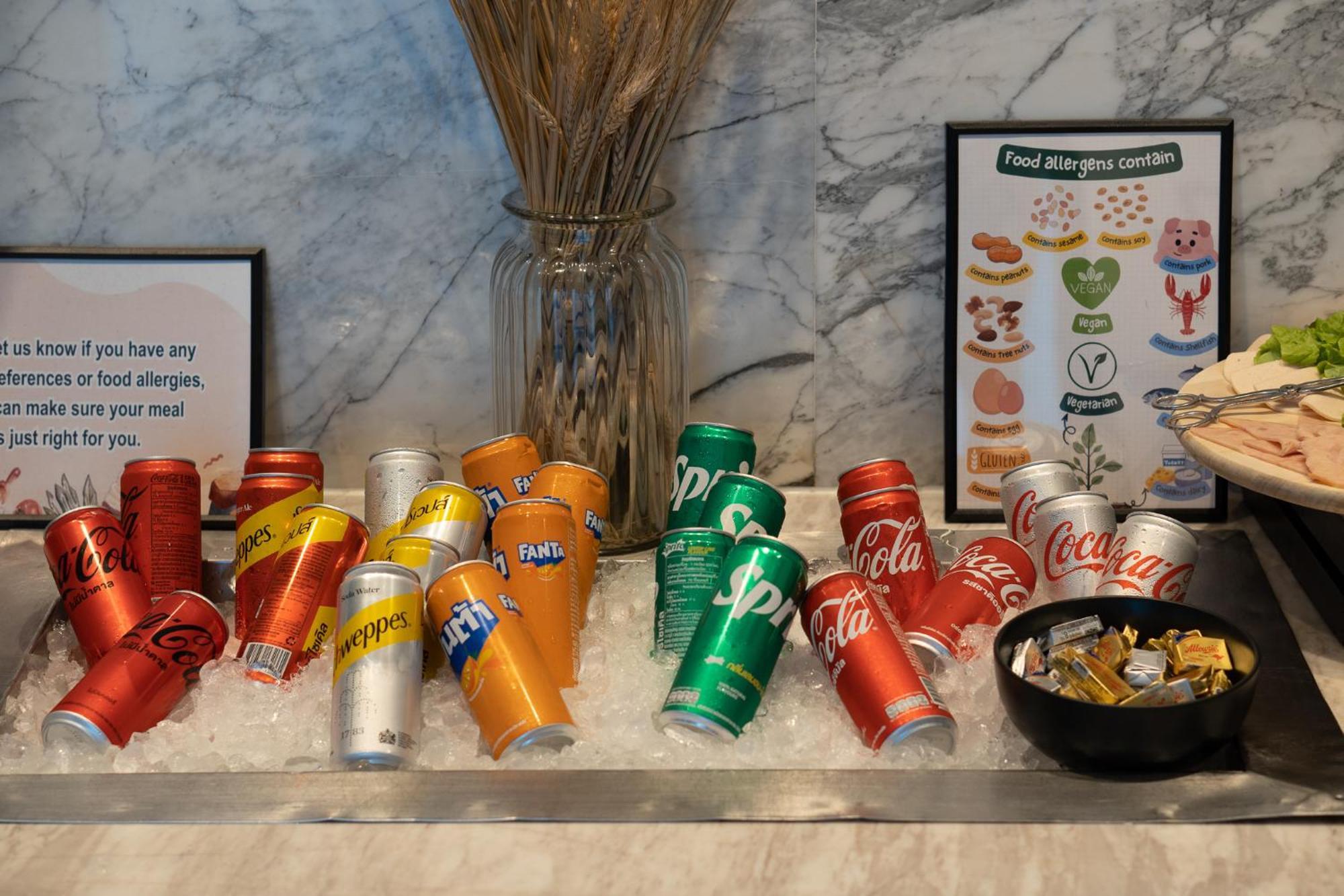 Moevenpick Hotel Sukhumvit 15 Banguecoque Exterior foto Soft drinks