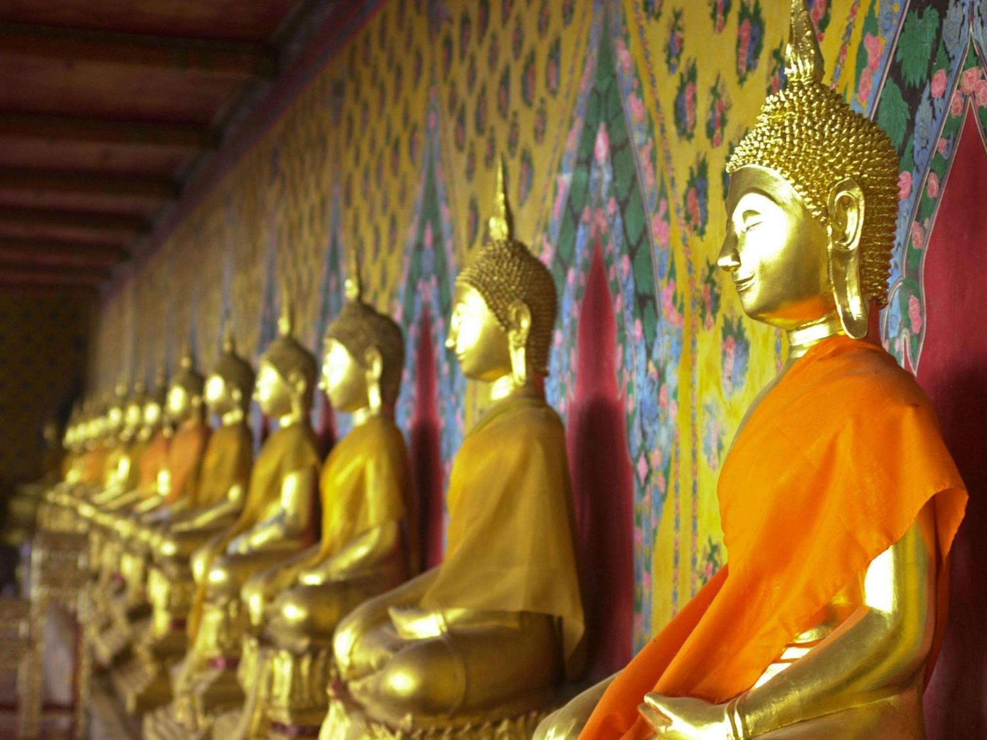 Moevenpick Hotel Sukhumvit 15 Banguecoque Exterior foto The Buddha