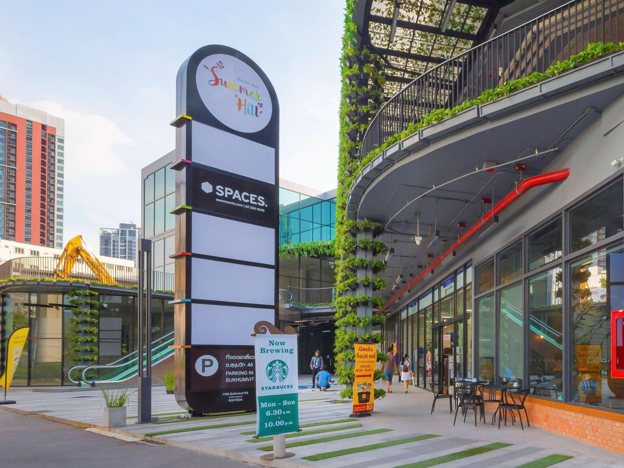 Moevenpick Hotel Sukhumvit 15 Banguecoque Exterior foto Spaces